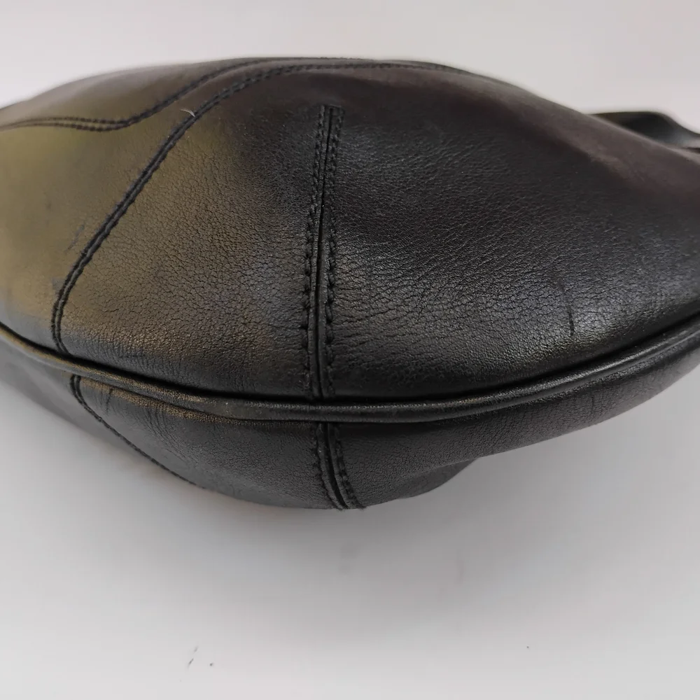 SALVATORE FERRAGAMO Gancini Shoulder Bag Leather Black EE-21 4800